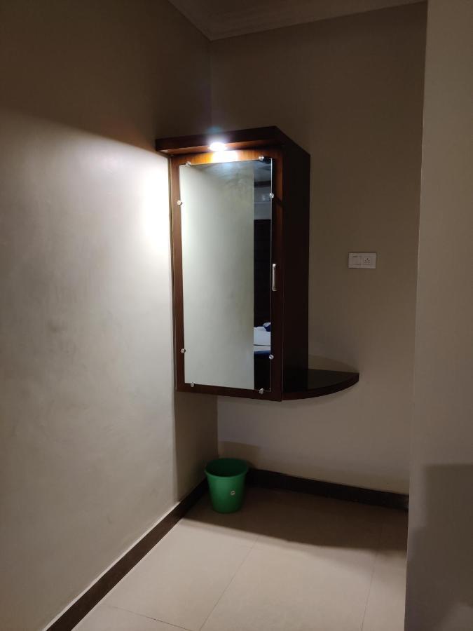 Vyavahar Lodge Udupi Buitenkant foto