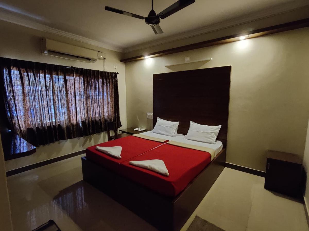 Vyavahar Lodge Udupi Buitenkant foto
