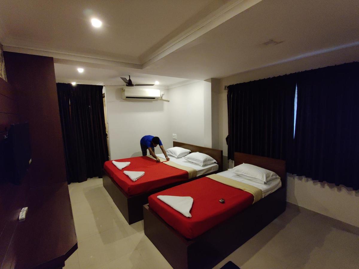 Vyavahar Lodge Udupi Buitenkant foto