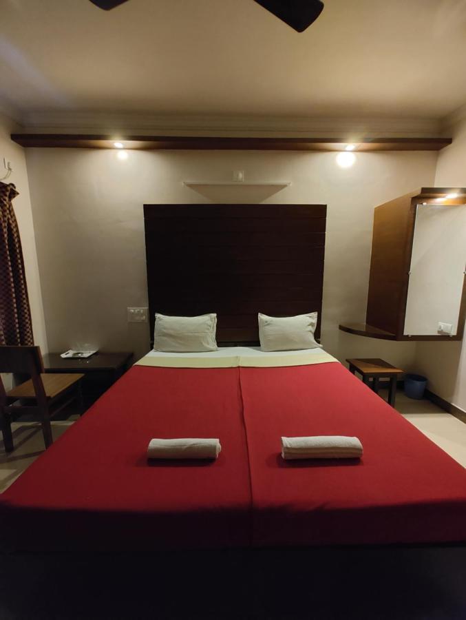 Vyavahar Lodge Udupi Buitenkant foto