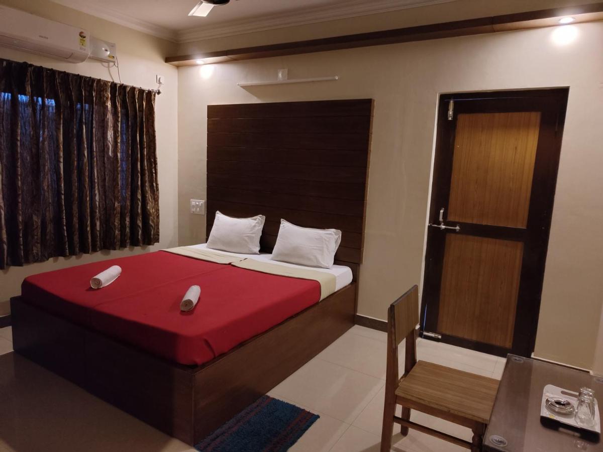 Vyavahar Lodge Udupi Buitenkant foto