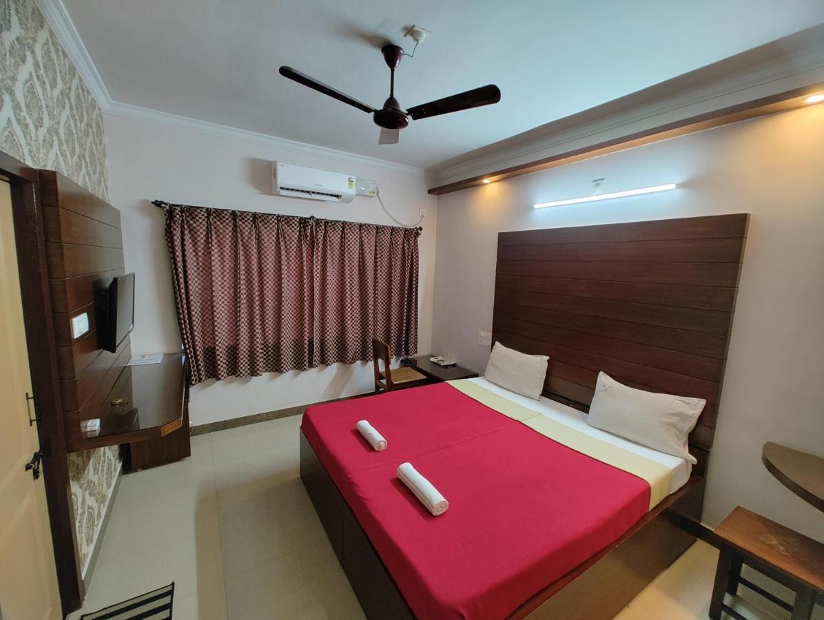 Vyavahar Lodge Udupi Buitenkant foto