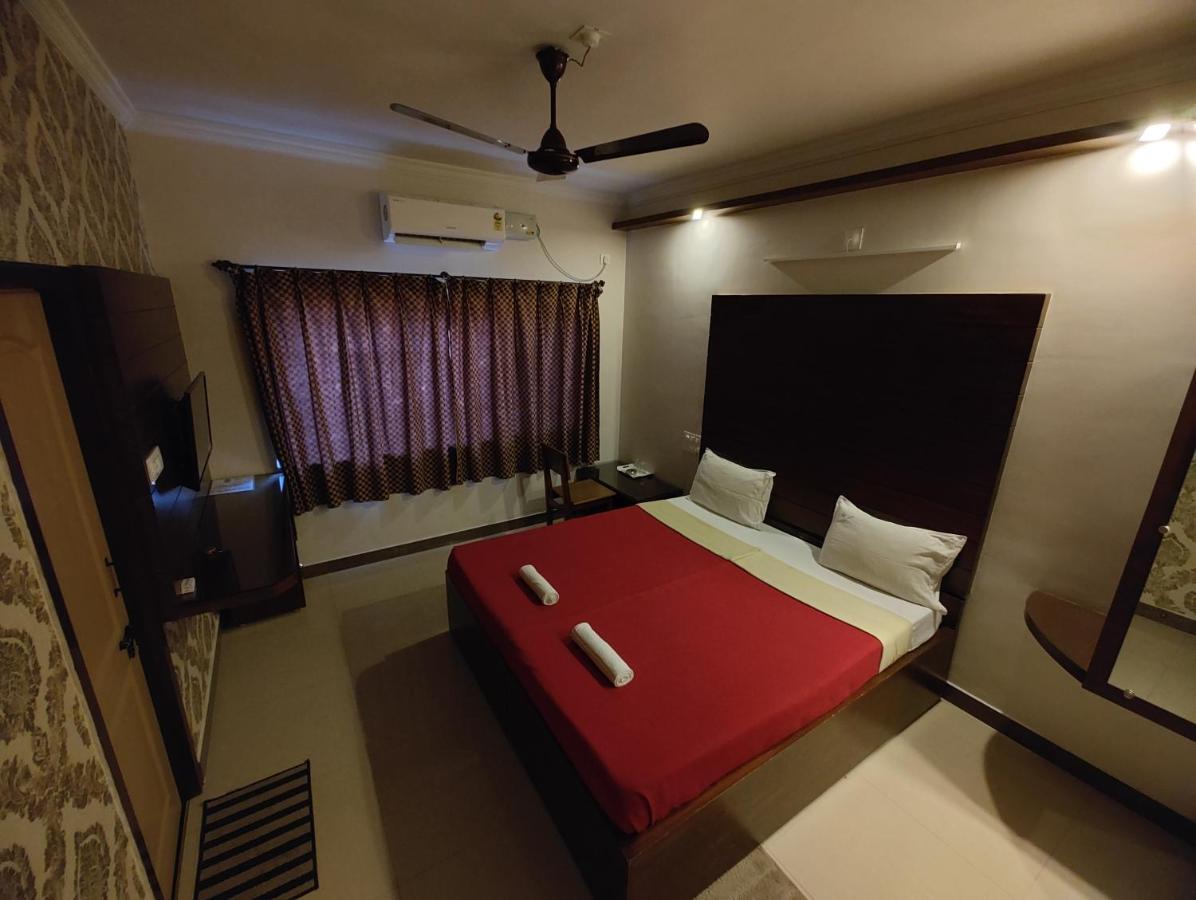 Vyavahar Lodge Udupi Buitenkant foto